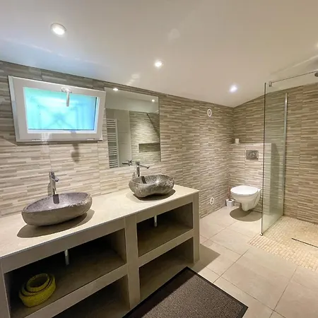 Villa San Antonu, Santa Giulia