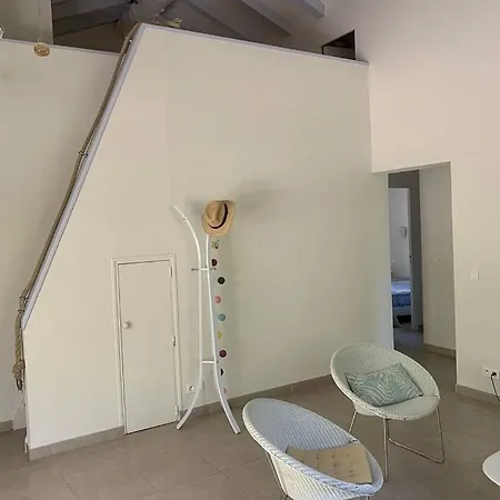 San Antonu, Santa Giulia Villa *