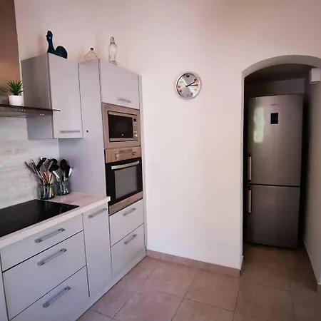 Villa San Antonu, Santa Giulia