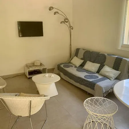 San Antonu, Santa Giulia Villa