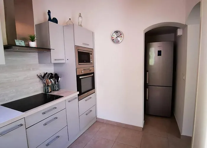 Villa San Antonu, Santa Giulia